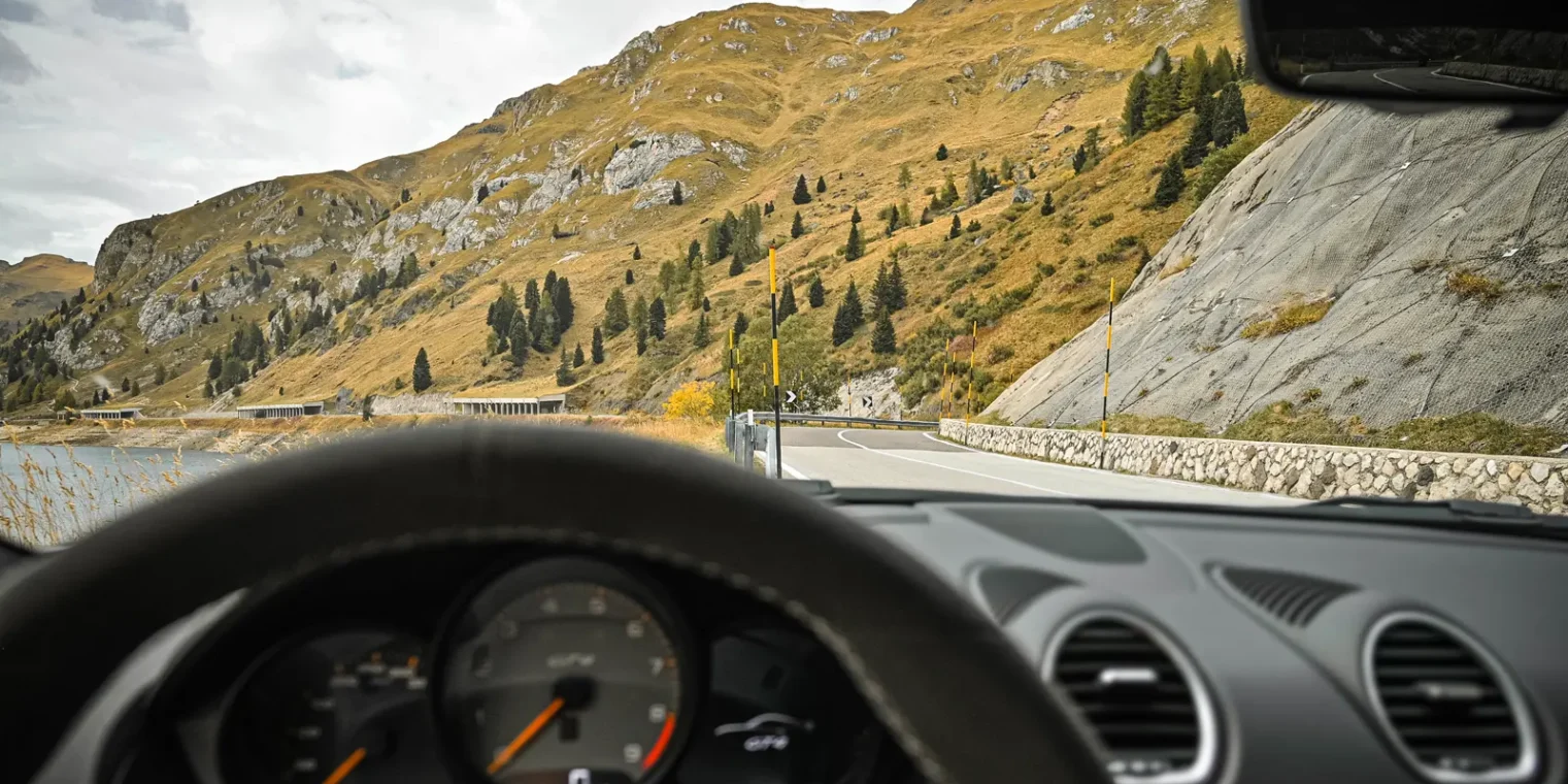 Dynamic cars dolomites