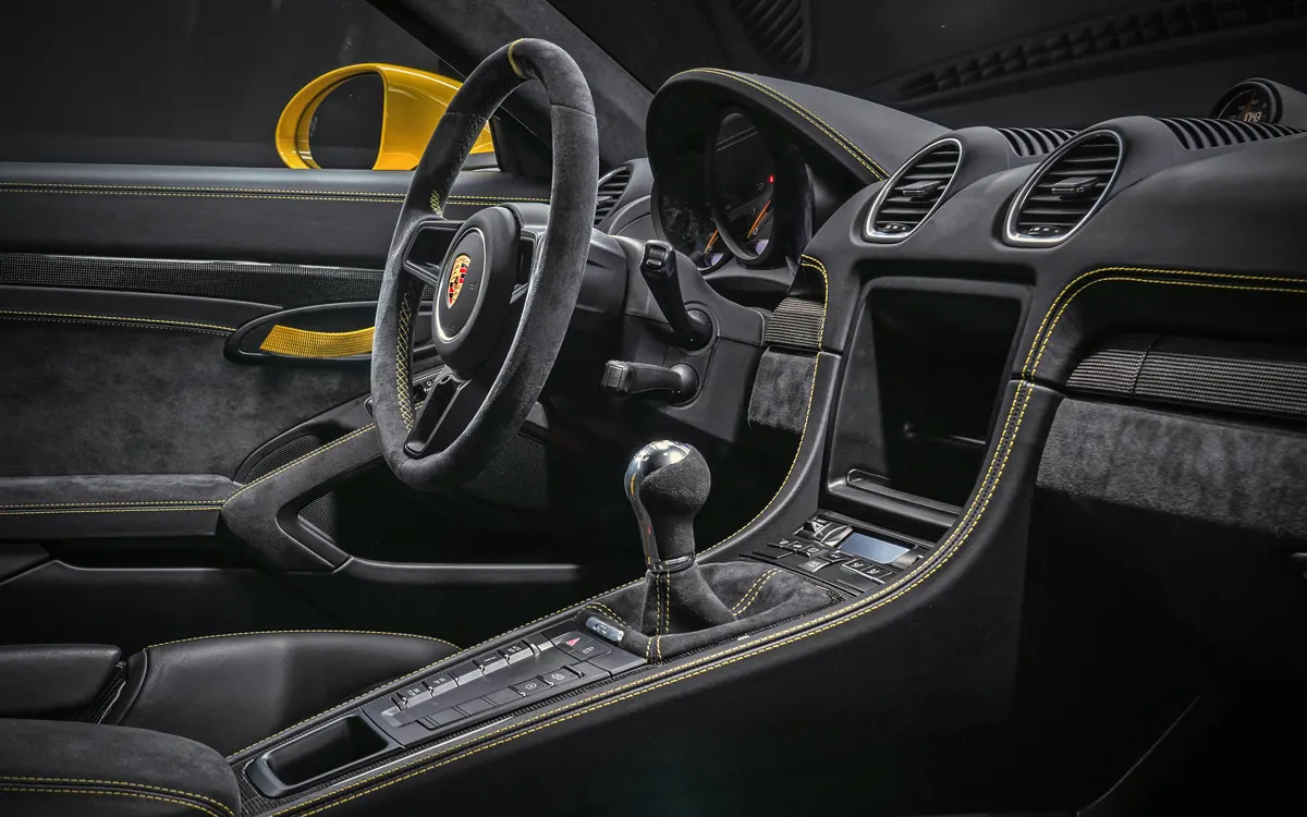 Porsche GT4 manual gear interior