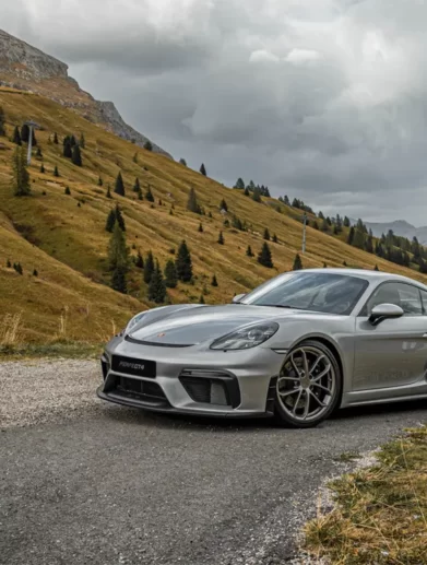 Porsche GT4 passo pordoi